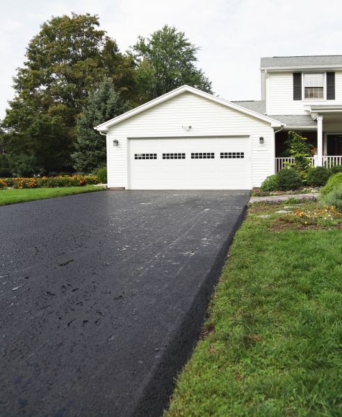Blacktop Driveway Paving in Richmond